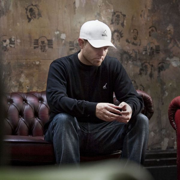 Fichier:DJ Shadow.jpg